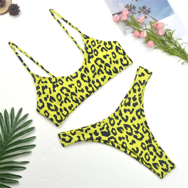 Bikini estampado de leopardo.