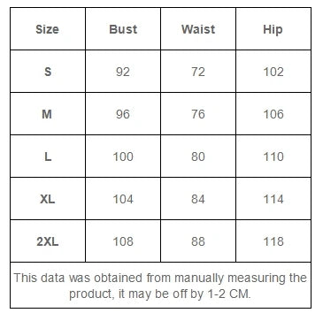 Conjunto de dos piezas casual. Top corto y pantalón ancho.