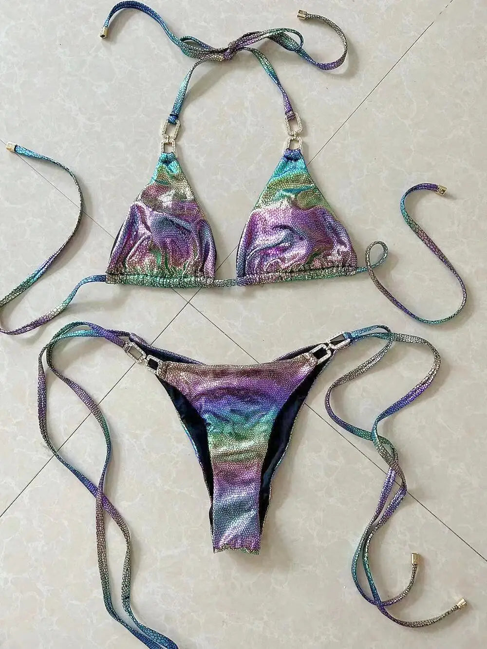 Bikini Brillante de Piel de Serpiente Adornado con Brillantes