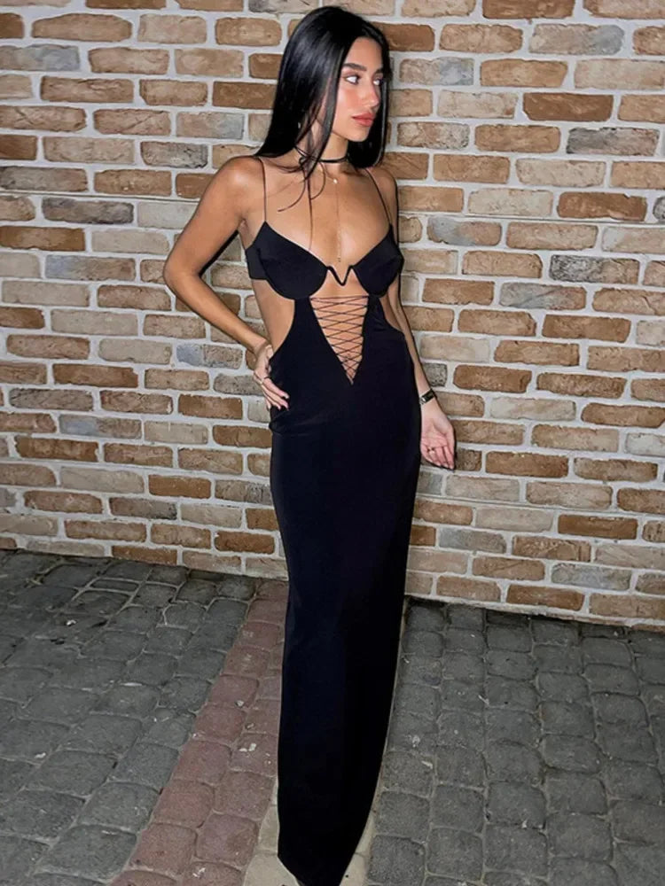 Long dress with opening in the back