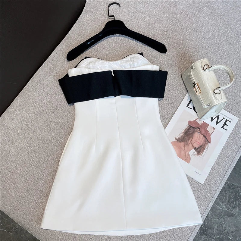 Vestido corto blanco ajustado de mujer